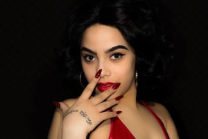 Boudoir photography in NYC, intimate woman photoshoot, sexy lingerie photogrpahy. Dominatirx latex outfit.